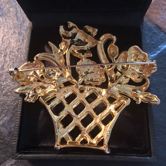 Large Vintage Basket of Flowers Brooch Pin - Picture 2 of 5
